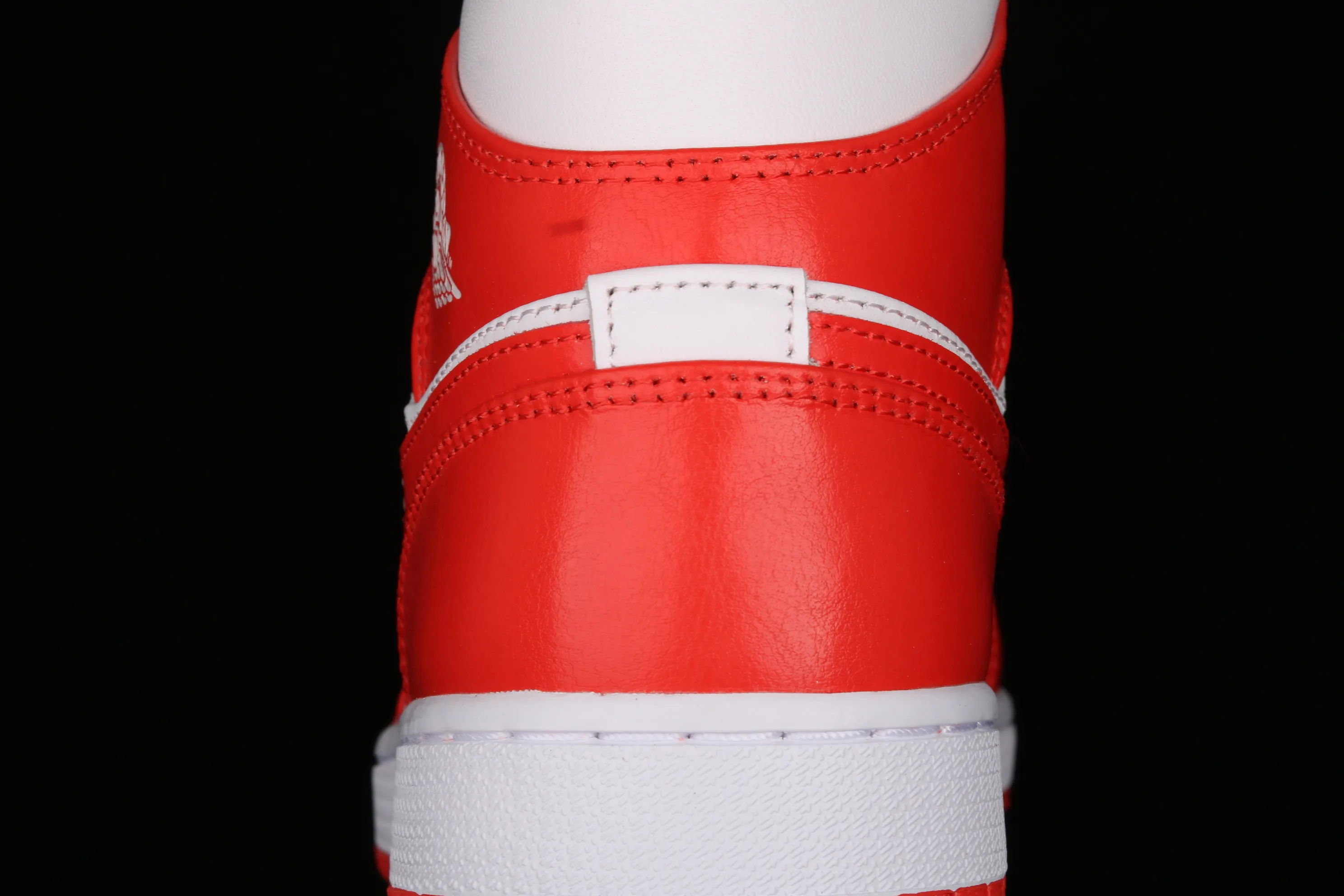 All Categories Air Jordan Jordan Series Basketball Shoes Air Jordan 1 Mid Air Jordan 1 Mid AJ1 Joe 1 White Orange Mid-top Versatile Casual Sports Shoes BQ6472-116